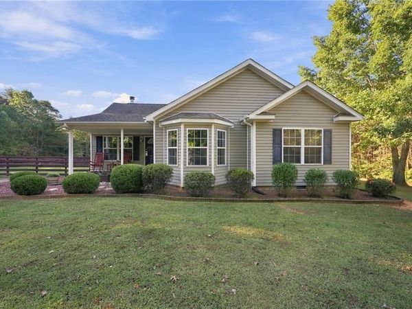 1065 Geneva Lane , Walnut Cove, NC 27052