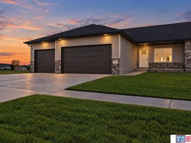 9429 S 82nd Street, Lincoln, NE 68516
