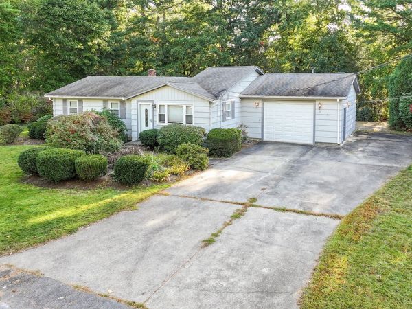 2 Homestead Rd, Middleboro, MA 02346