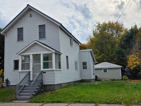 512 Maple ST, Sault Ste Marie, MI 49783