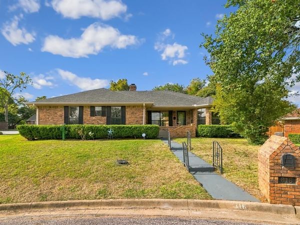 316 Trollinger Street , Whitesboro, TX 76273