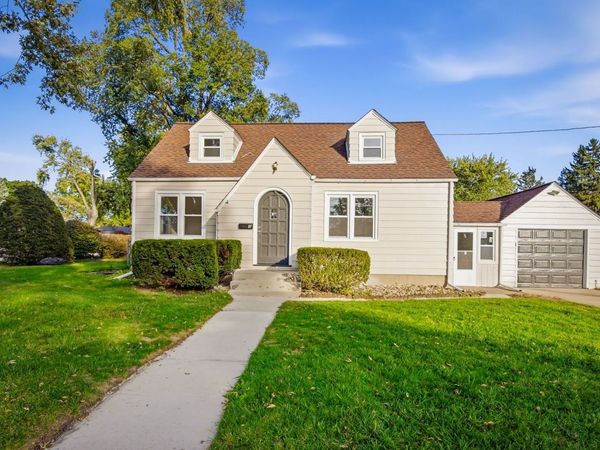 3 S South Elgin Boulevard , South Elgin, IL 60177