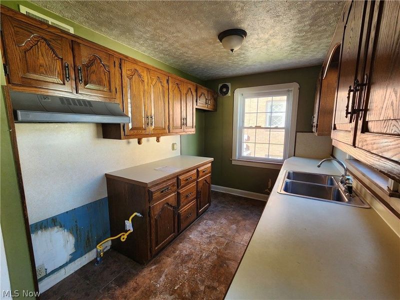 214 Maywood Drive, Youngstown, OH 44512 Photo 3