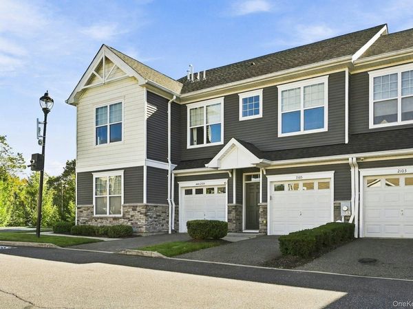 2105 Townhome Way , Huntington Station, NY 11746
