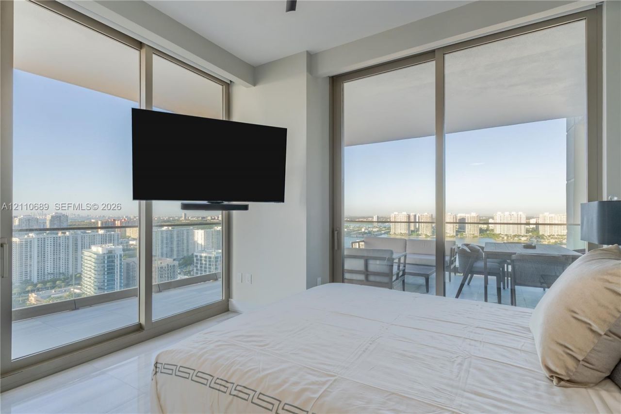 17901 Collins Ave , Unit 2704, Sunny Isles Beach, FL 33160 Photo