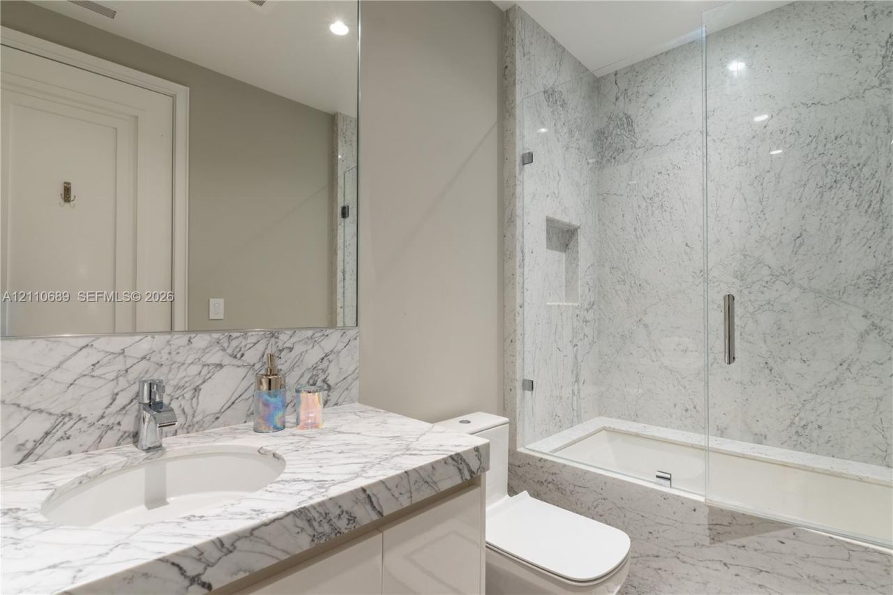 17901 Collins Ave , Unit 2704, Sunny Isles Beach, FL 33160 Photo