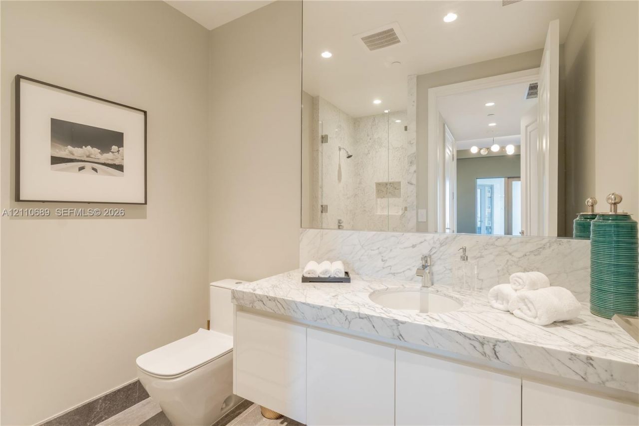 17901 Collins Ave , Unit 2704, Sunny Isles Beach, FL 33160 Photo