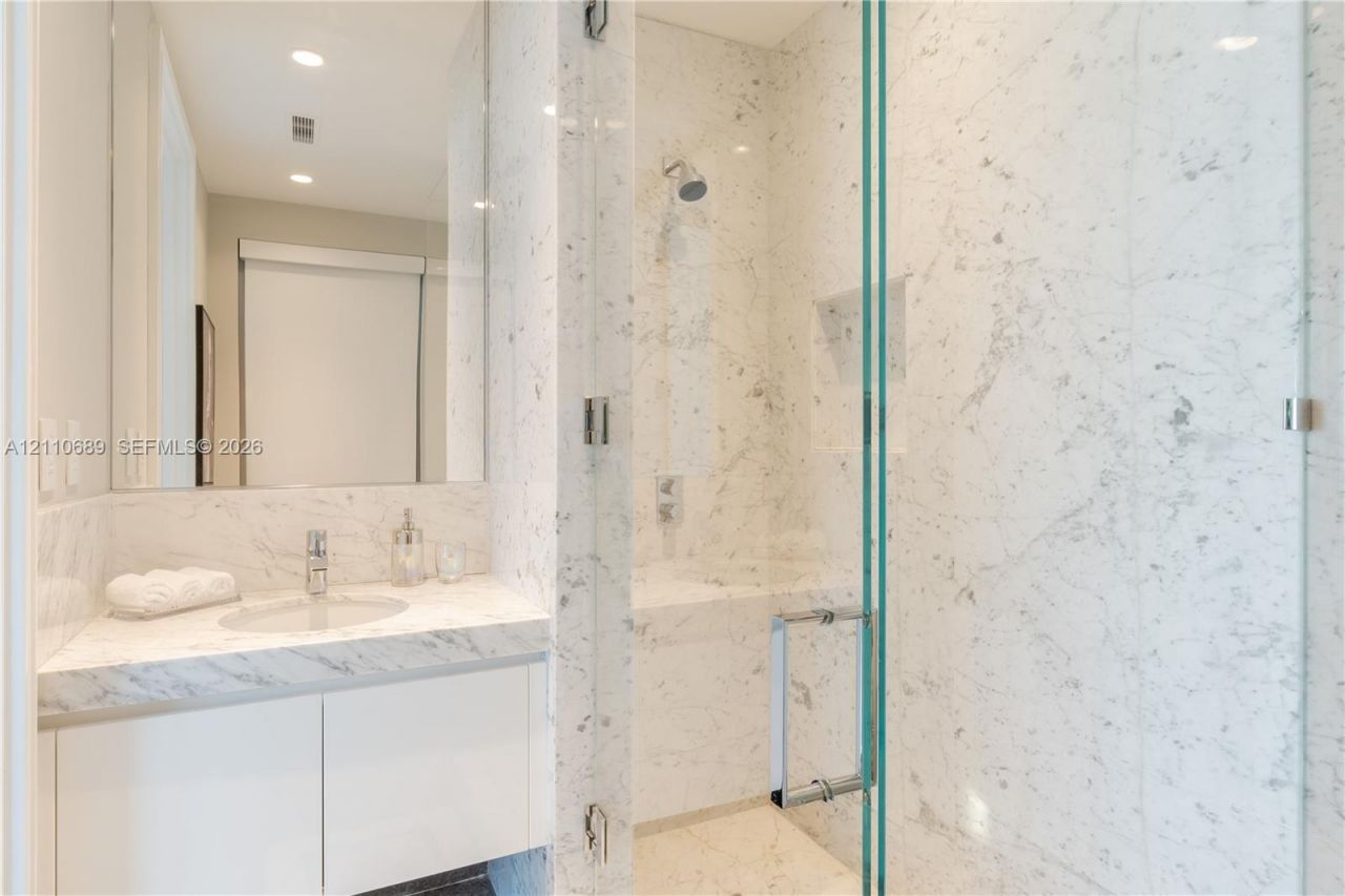 17901 Collins Ave , Unit 2704, Sunny Isles Beach, FL 33160 Photo