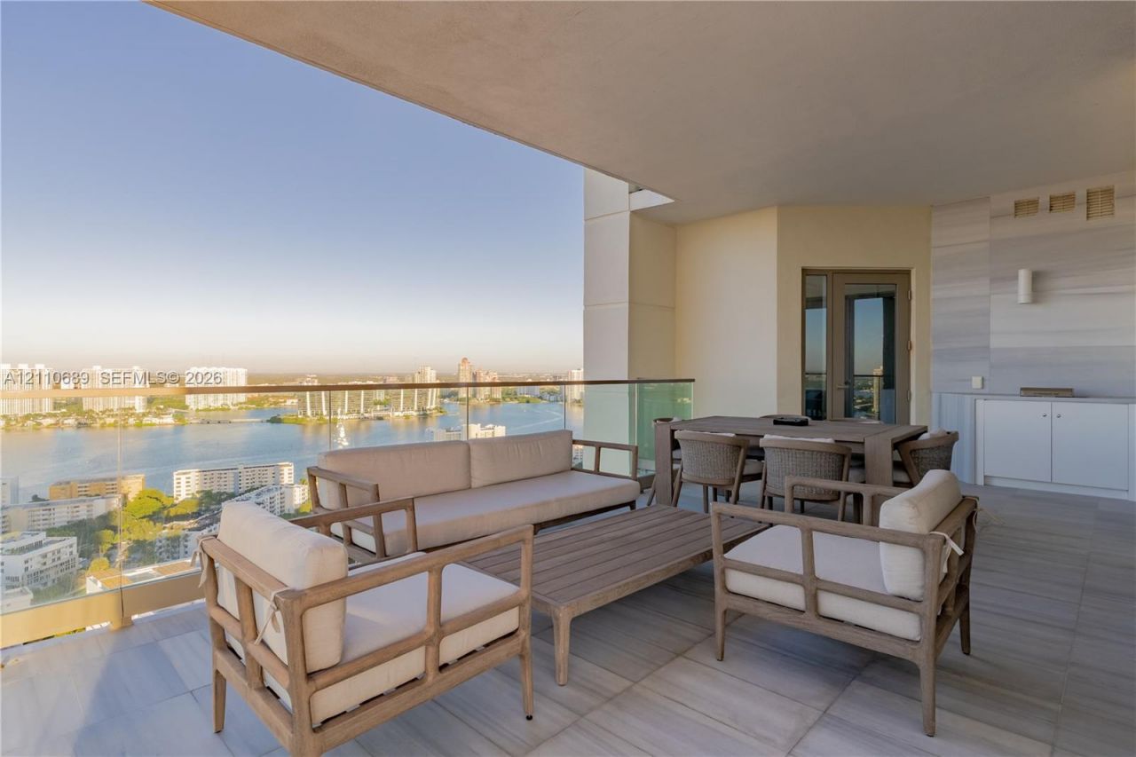 17901 Collins Ave , Unit 2704, Sunny Isles Beach, FL 33160 Photo