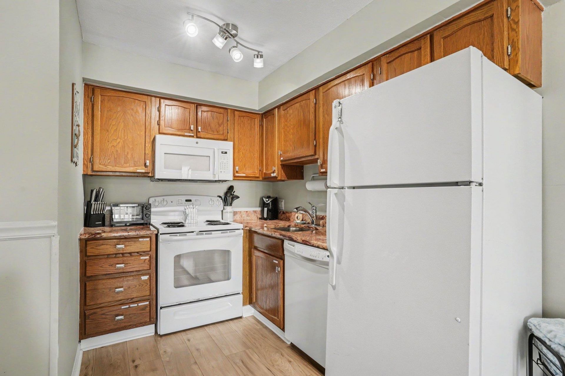 301 N Waccamaw Dr. Photo 10
