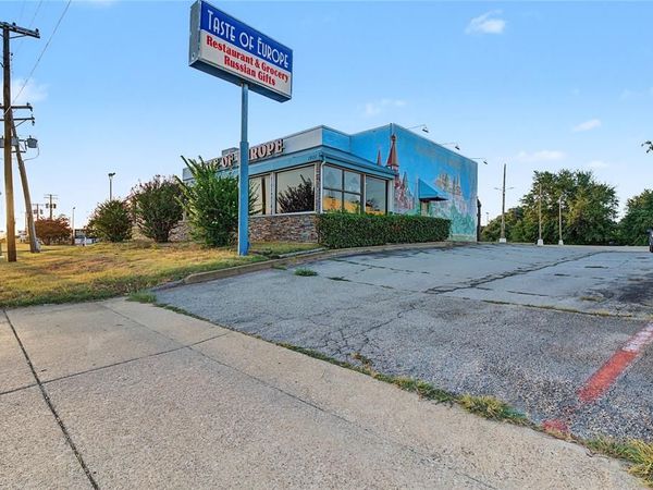 1901 W Pioneer Parkway , Arlington, TX 76013