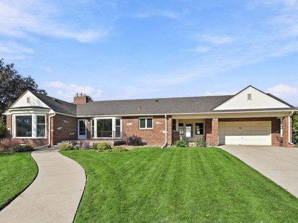 823 Cottage Avenue W, Saint Paul, MN 55117