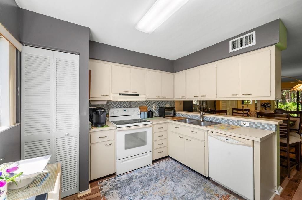 5146 Harpers Croft, Unit 13, Sarasota, FL 34235 Photo