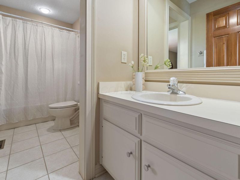 5763 Medallion Drive E, Westerville, OH 43082 Photo 23