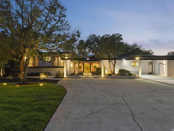 136 Honeysuckle Ln., Castle Hills, TX 78213
