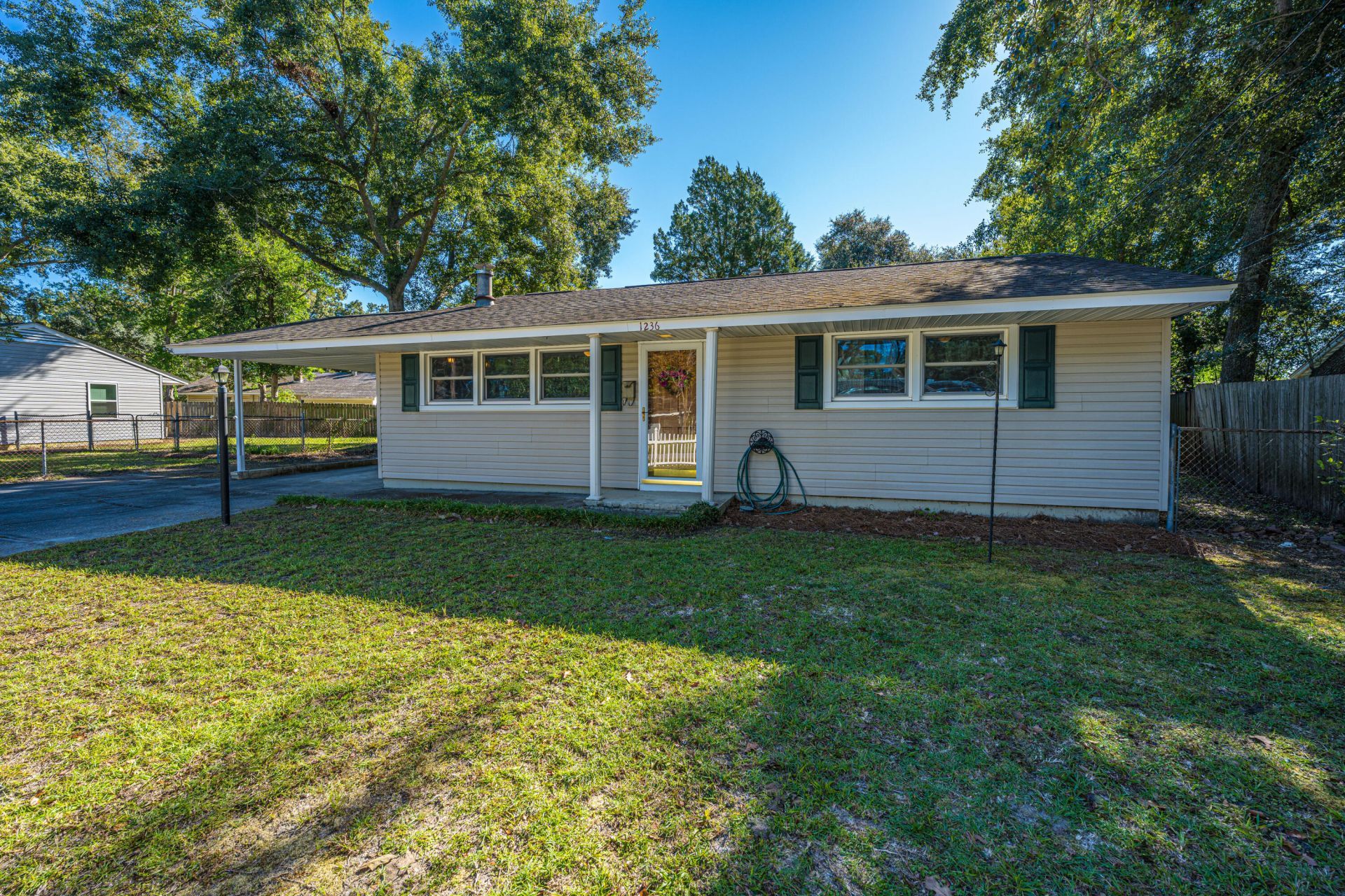 1236 Hawthorne Circle Photo 32