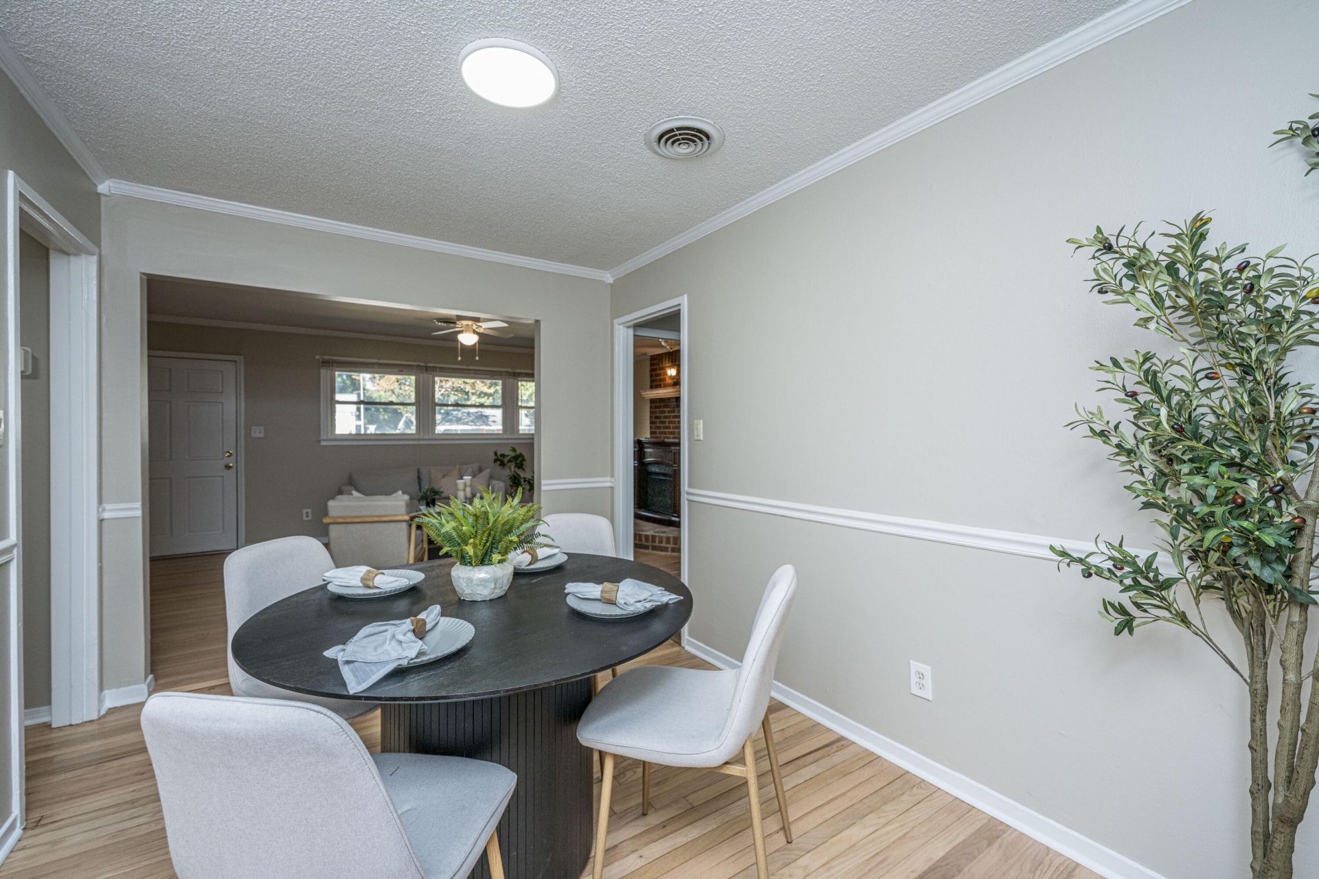 1236 Hawthorne Circle Photo 9