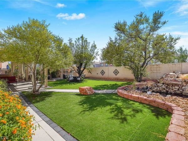 8821 Fall Green Avenue , Las Vegas, NV 89129