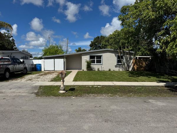4541 SW 40th St , West Park, FL 33023