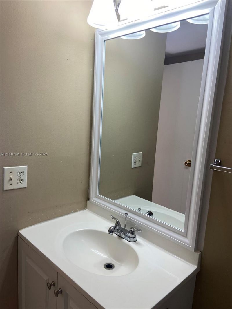 13499 Biscayne Blvd , Unit 1506, North Miami, FL 33181 Photo