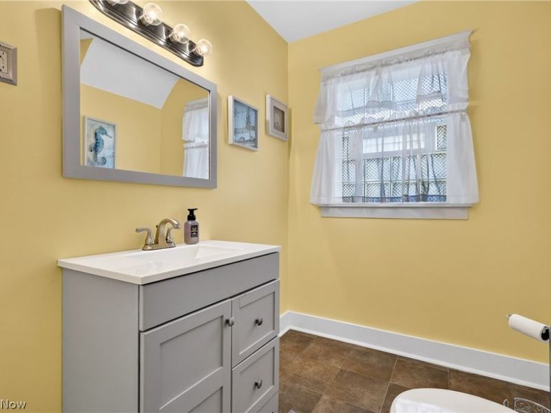107 N Hartford Avenue , Youngstown, OH 44509 Photo 22