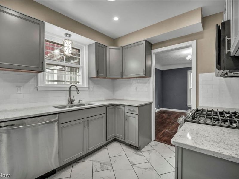 3012 Keswick Road, Cleveland, OH 44120 Photo 18
