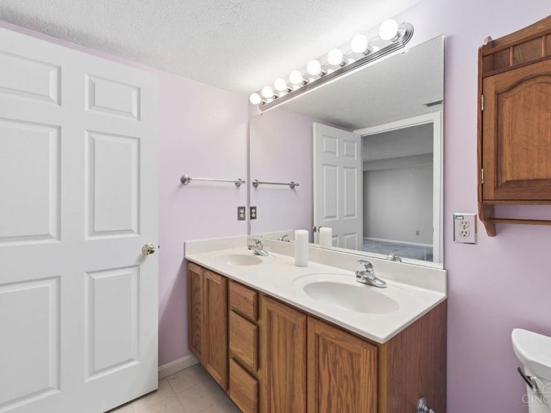 821 Neeb Road, Unit 1, Cincinnati, OH 45238 Photo 18