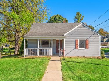 715 BRIDGE AVE, WAYNESBORO, VA 22980