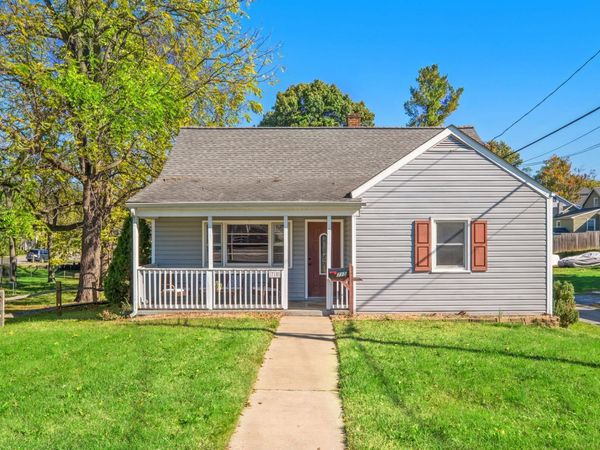 715 BRIDGE AVE, WAYNESBORO, VA 22980