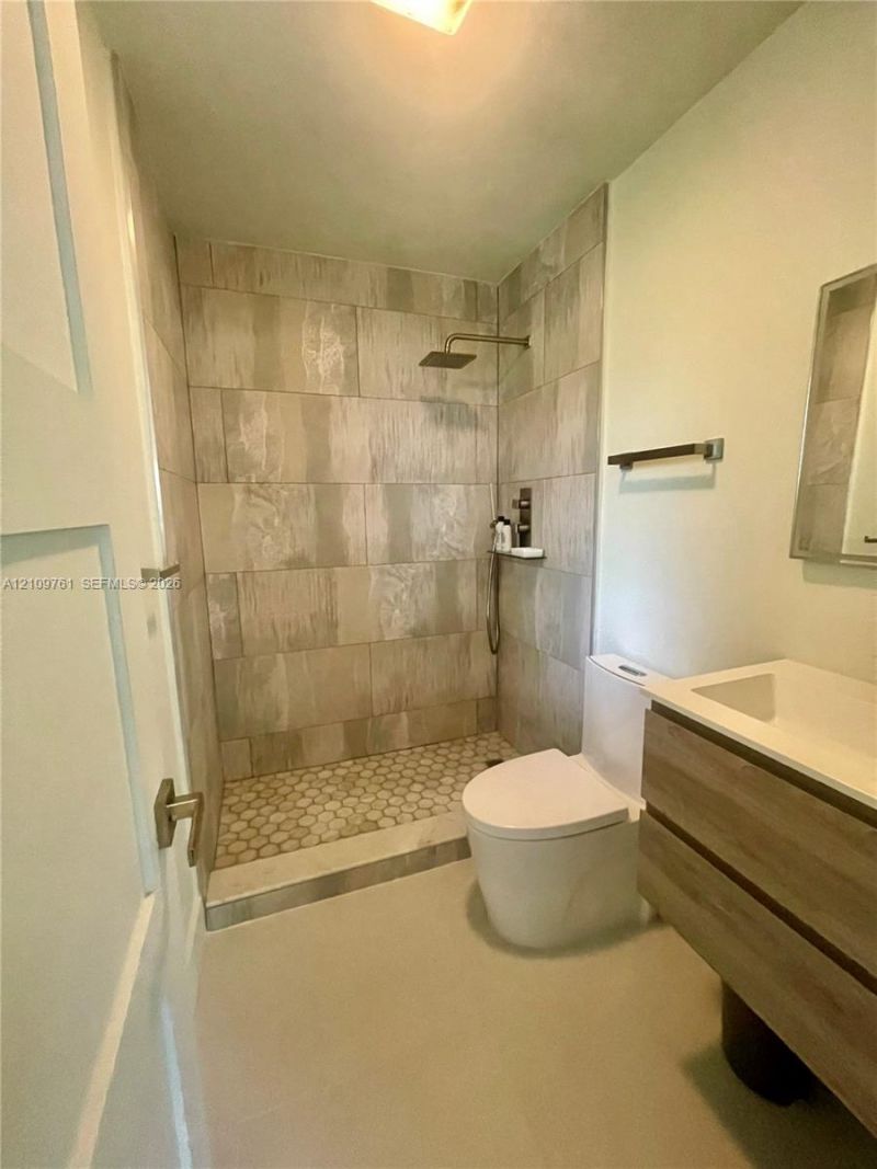 807 E Cypress Ln , Unit V-49, Pompano Beach, FL 33069 Photo
