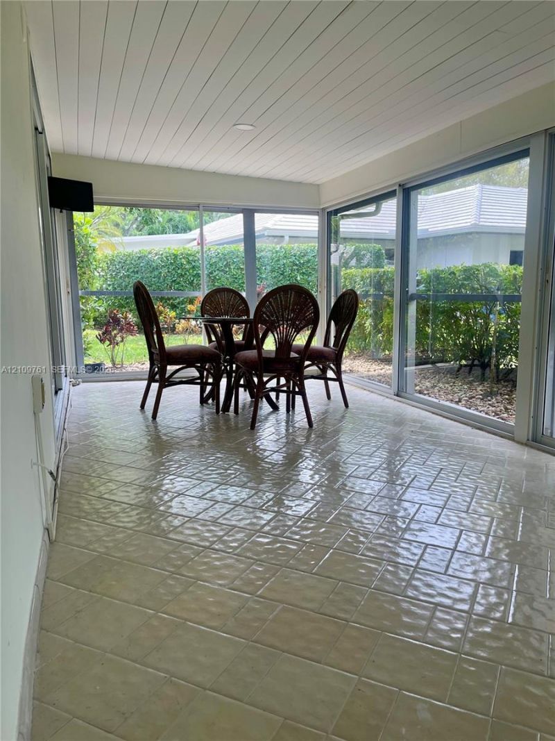 807 E Cypress Ln , Unit V-49, Pompano Beach, FL 33069 Photo