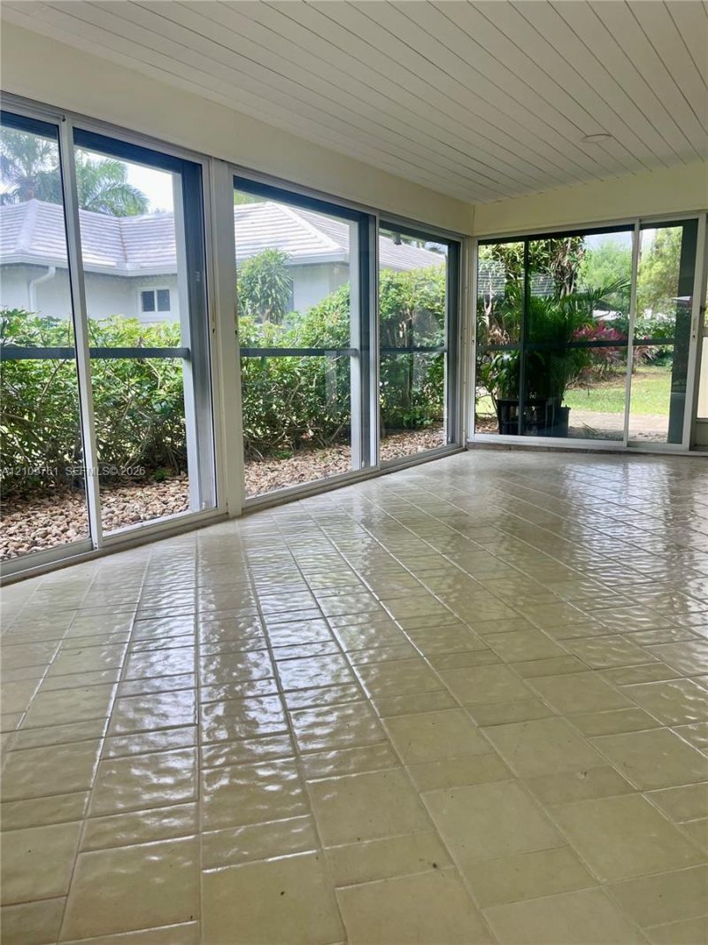 807 E Cypress Ln , Unit V-49, Pompano Beach, FL 33069 Photo
