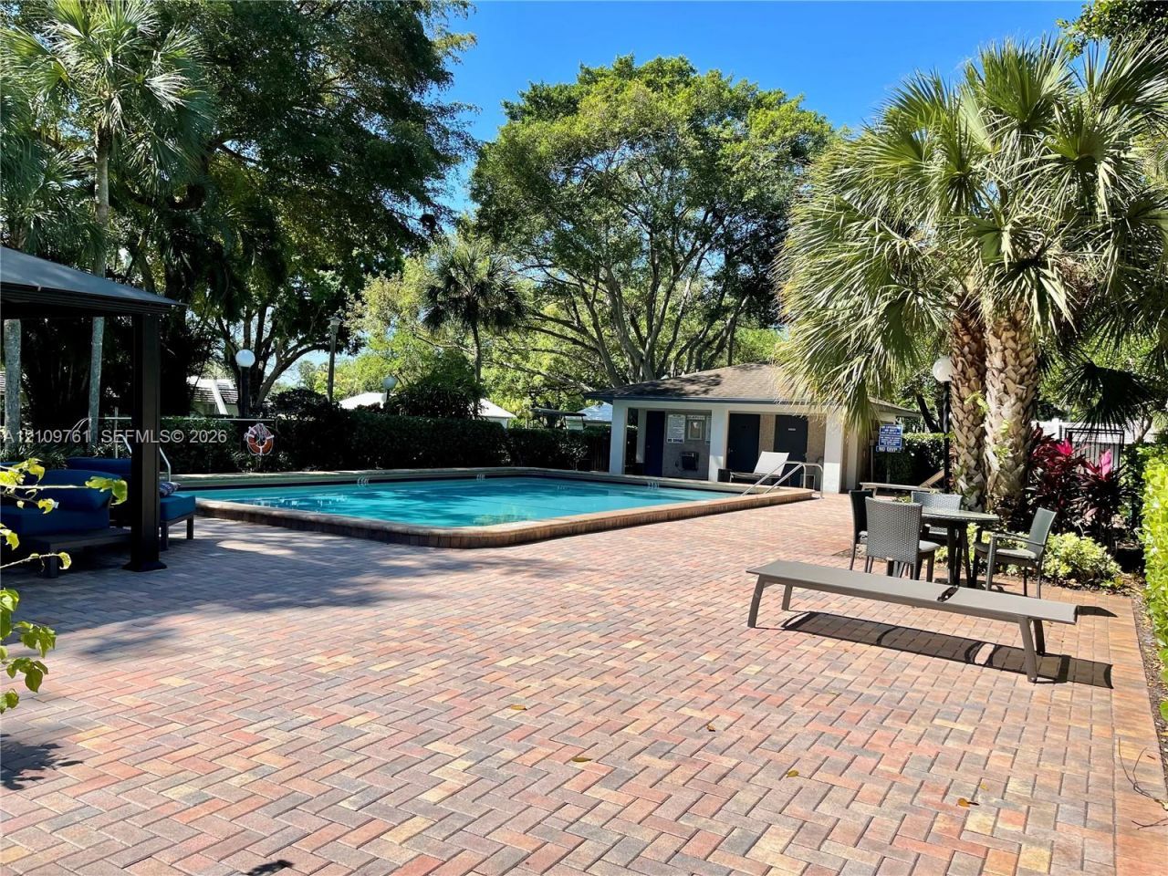 807 E Cypress Ln , Unit V-49, Pompano Beach, FL 33069 Photo