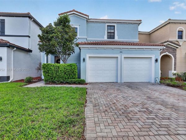 808 NE 191st St , Miami, FL 33179