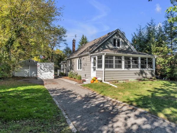 20015 Farmington Road, Livonia, MI 48152