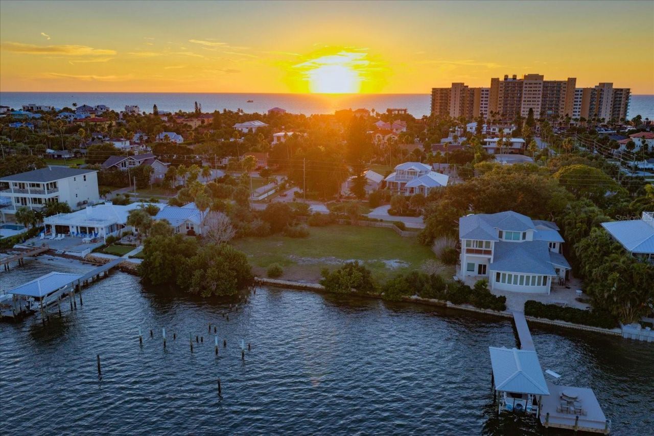 871 Bay Esplanade, Clearwater Beach, FL 33767 Photo
