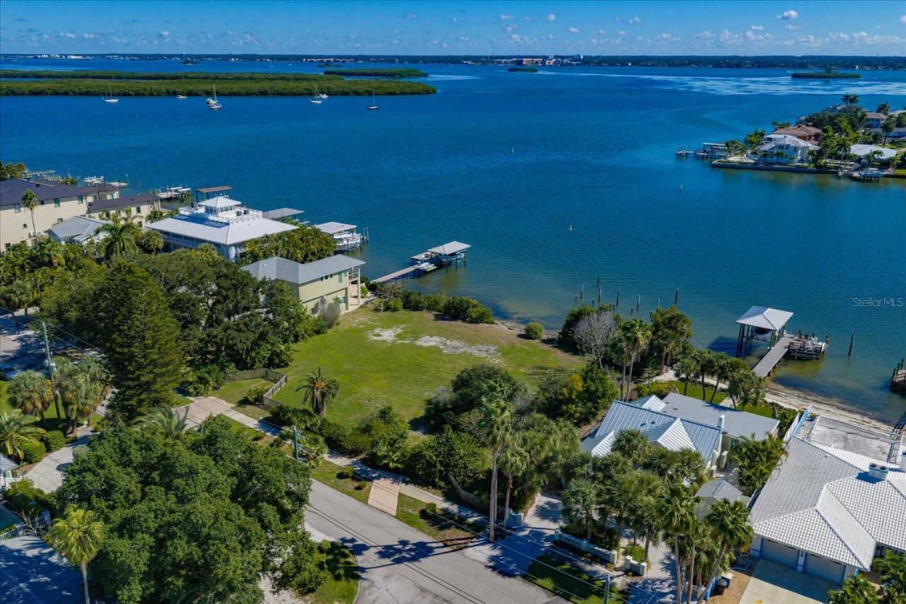 871 Bay Esplanade, Clearwater Beach, FL 33767 Photo