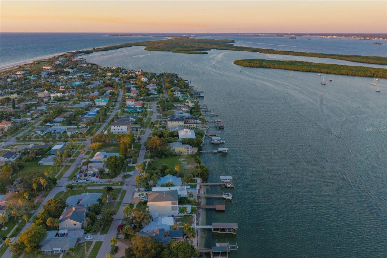 871 Bay Esplanade, Clearwater Beach, FL 33767 Photo
