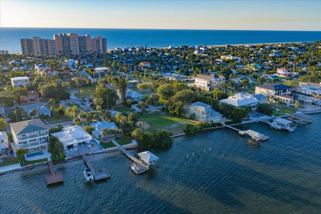 871 Bay Esplanade, Clearwater Beach, FL 33767 Photo