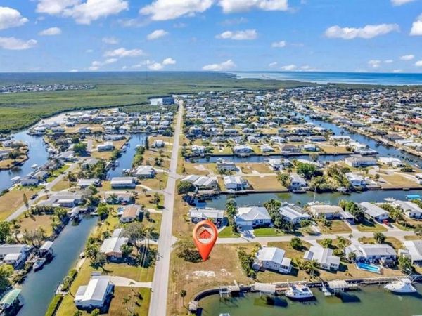 700 HOLLYHILL COURT , PUNTA GORDA, FL 33950