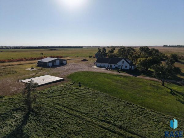 39955 260th St, Mount Vernon, SD 57363
