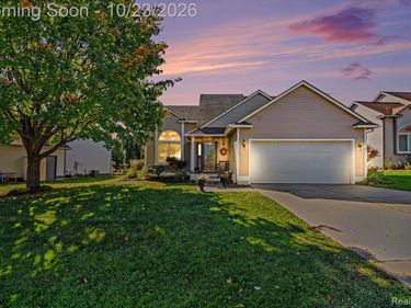 1305 Pin Oak Bluff, Howell Township, Mi 48843