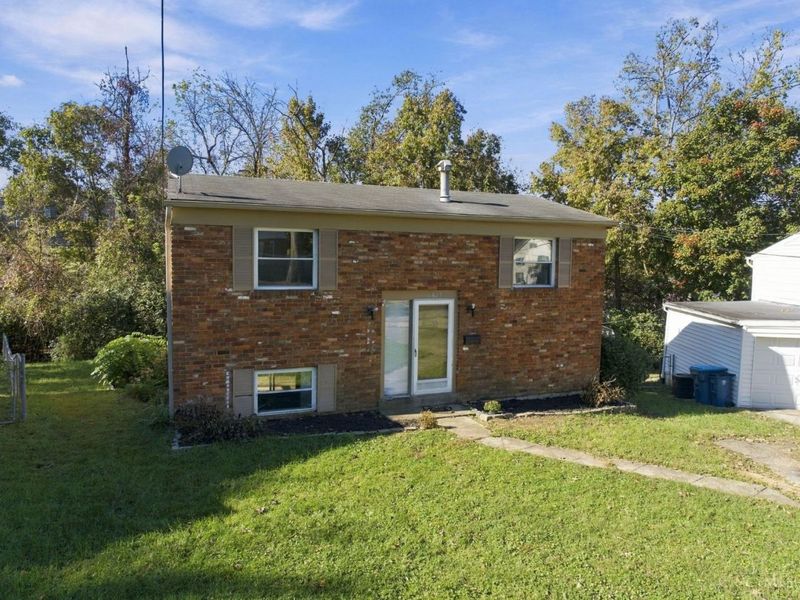 6847 Esther Lane, Cincinnati, OH 45243 Photo 2