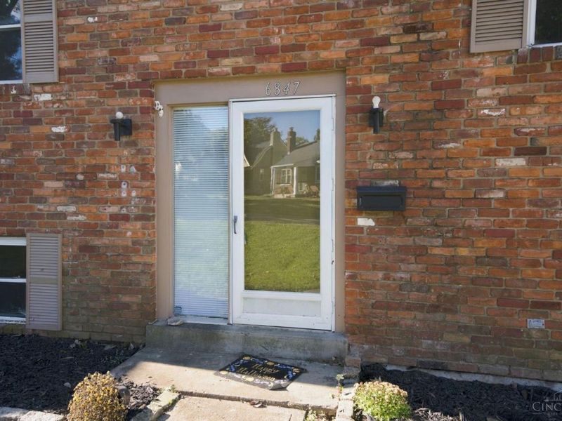 6847 Esther Lane, Cincinnati, OH 45243 Photo 3