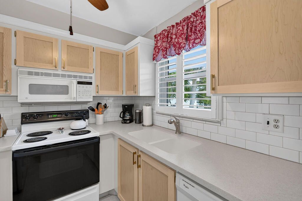 2929 SE Ocean Boulevard, Unit 121-6, Stuart, FL 34996 Photo