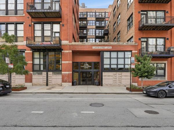 226 N Clinton Street , Unit 101, Chicago, IL 60661