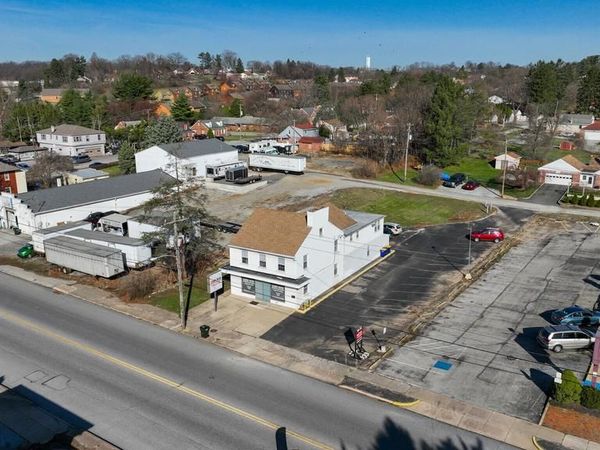 2305 W MARKET STREET , YORK, PA 17404