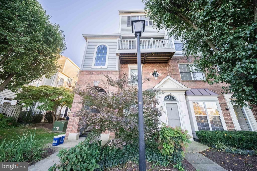 1714 Osage Street, Unit 301, Alexandria, VA 22302 Main Photo