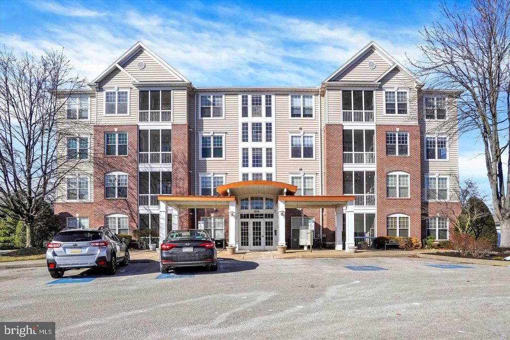 1010 Crest Way , Unit 304, York, PA 17403 Main Photo