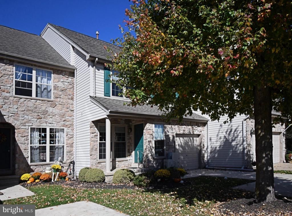 3674 W LONG LANE , DOYLESTOWN, PA 18902